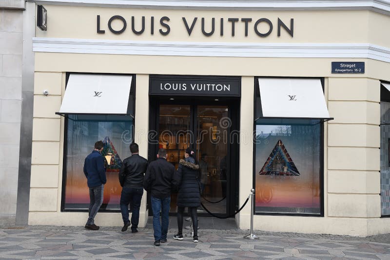 Louis Vuitton luxury shopping store in the French town of Deauville,  Calvados, Normandy, France Stock Photo - Alamy