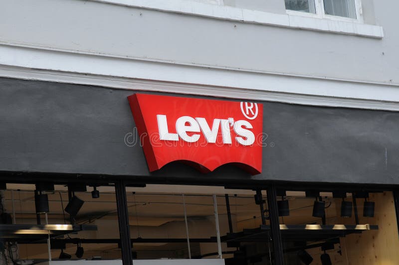 STRAUSS LEVIS STORE on STROEGET COPENHAGEN Editorial Stock Image - Image of  copenhagen, finance: 142593519