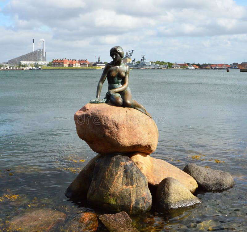 COPENHAGEN, DENMARK - MAY 31, 2017: the Bronze Statue of the Little ...