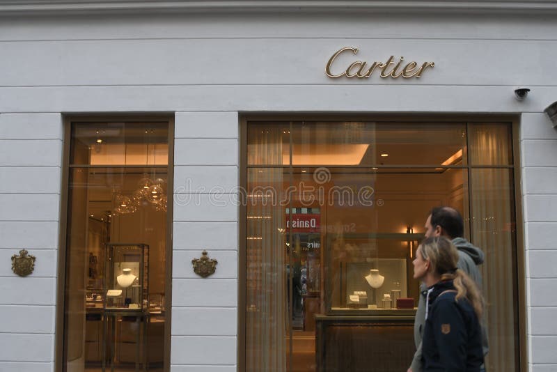 is there a cartier store in heathrow