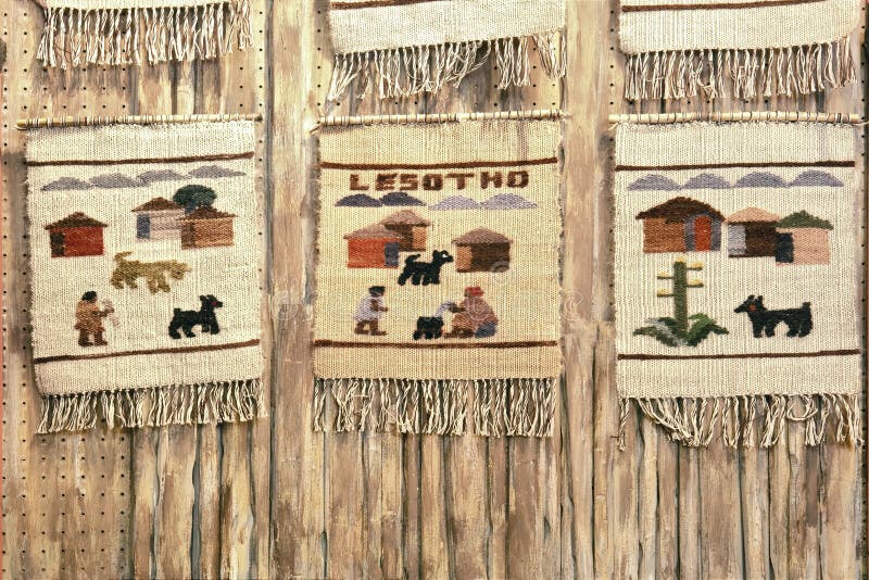 Tappeti tradizionali sulla parete fotografie stock