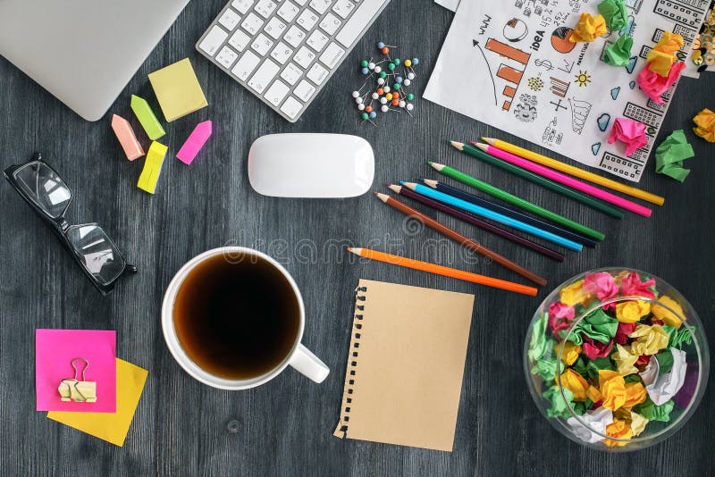 Copo de café e papel vazio foto de stock royalty free