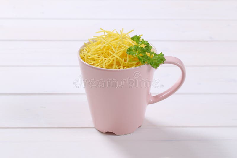 Copo de macarronetes da sopa imagens de stock