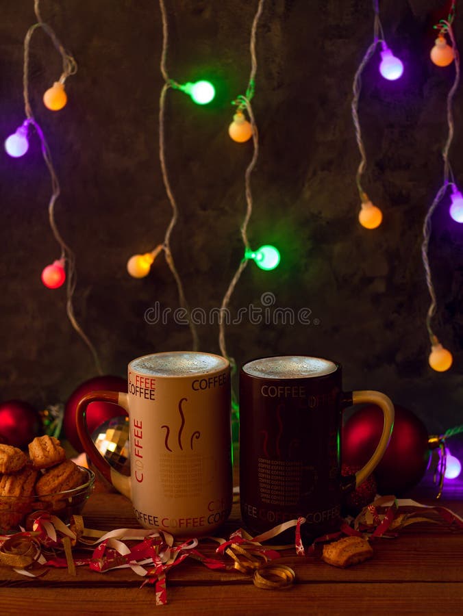 Copos De Café De Natal Com Lamaçal. época Das Férias De Inverno Música  Acolhedora Para Casa Boa Manhã Imagem de Stock - Imagem de fundo, caneca:  202497733