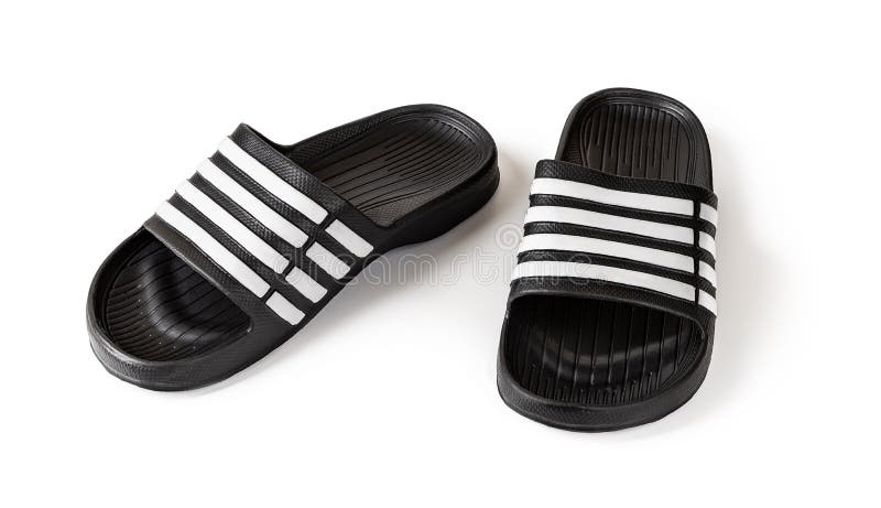 Coppia di sandali di scorrimento isolati su bianco. chiusura delle pantofole di gomma. scarpe leggere per la piscina o la doccia.