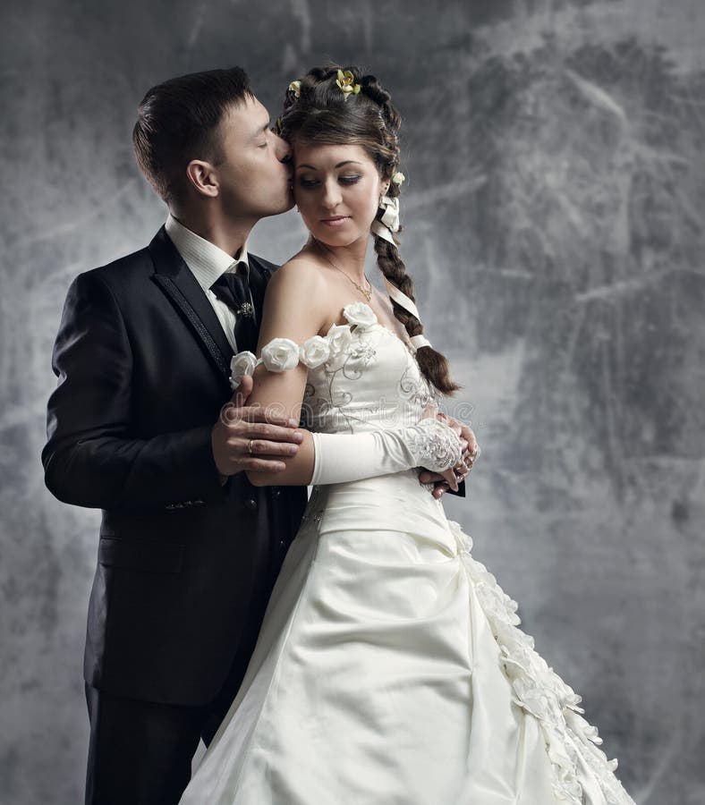Coppie, sposa e sposo di nozze fotografia stock Coppie, sposa e sposo di nozze fotografia stock