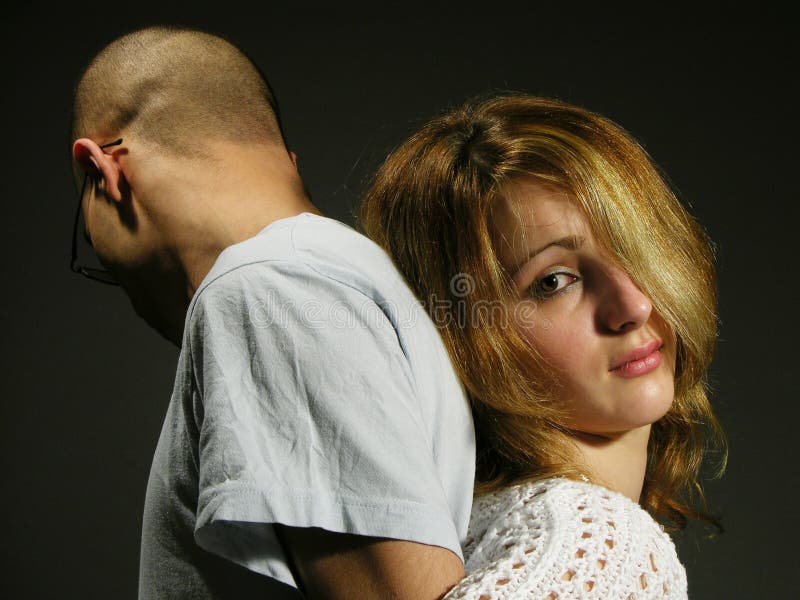 Coppie tristi con la ragazza ed il ragazzo 3 immagine stock Coppie tristi con la ragazza ed il ragazzo 3 immagine stock