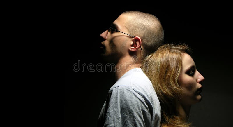 Coppie tristi con la ragazza ed il ragazzo 4 fotografie stock Coppie tristi con la ragazza ed il ragazzo 4 fotografie stock