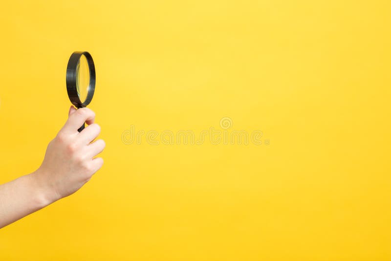 Copyspace femelle de main de loupe conceptuelle de recherche photographie stock Copyspace femelle de main de loupe conceptuelle de recherche photographie stock