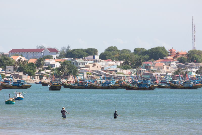 Coracles náuticos no mar, barcos tribais da pesca fotografia de stock
