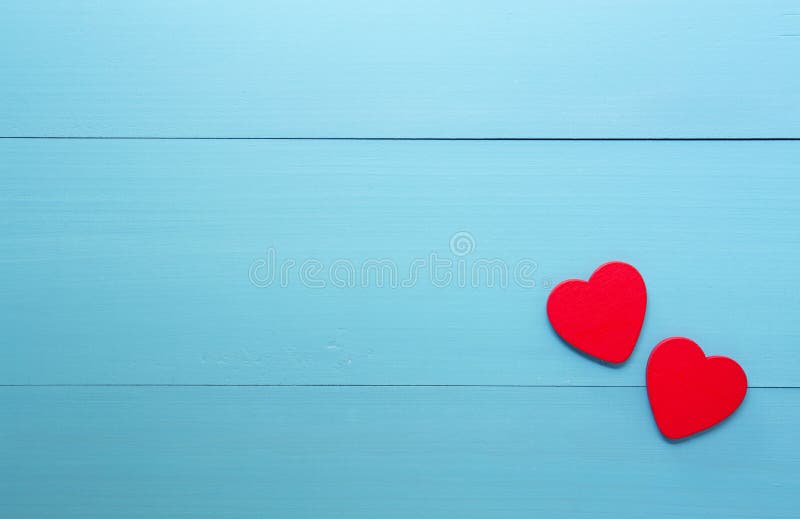 Corazón Rojo Con Amor En El Fondo Azul De Madera, El 14 De Febrero Día De  San Valentín, En La Madera Del Grunge Foto de archivo - Imagen de rojo,  celebre: 137781974