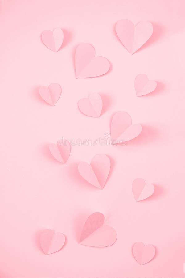 Corazones Recortados De Papel En Fondo Rosa Pastel. Composición De La  Postal Del Día De San Valentín. Dado El Espacio Plano De La Foto de archivo  - Imagen de rosa, fondo: 204369984