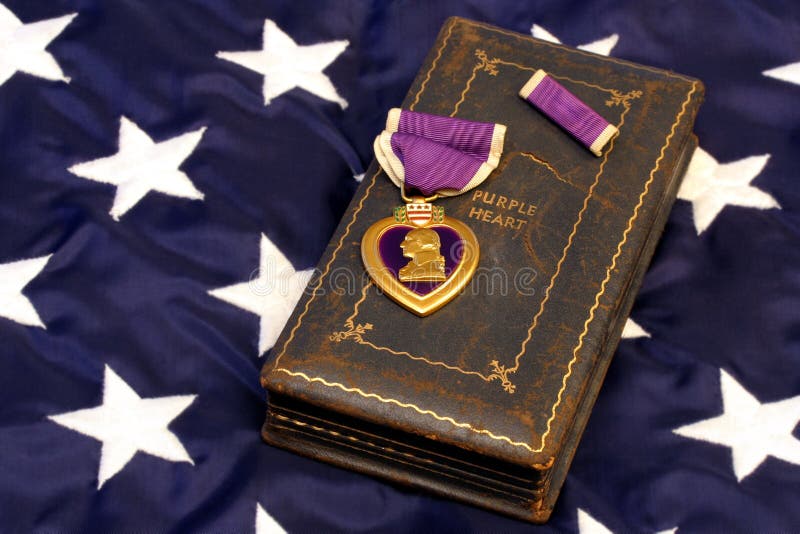 Corazón púrpura de WWII en indicador americano fotografía de archivo libre de regalías Corazón púrpura de WWII en indicador americano fotografía de archivo libre de regalías