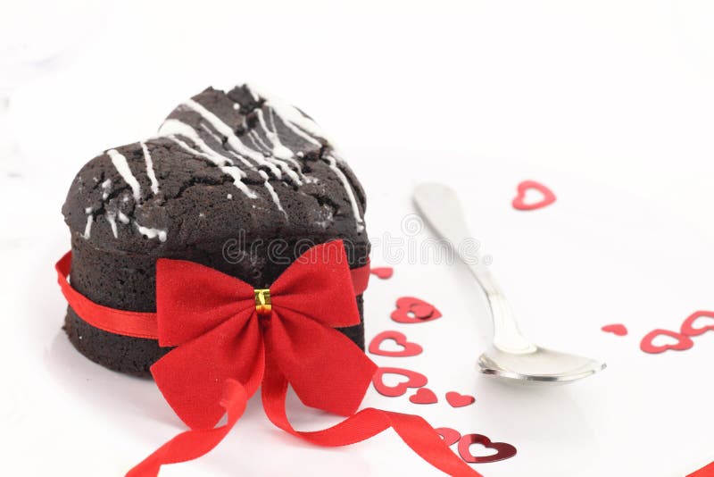 Coração de soufflé de chocolate imagens de stock