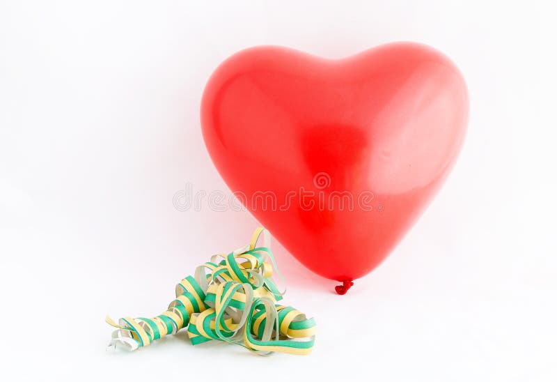 Coração vermelho do dia de Valentim isolado no fundo branco foto de stock royalty free Coração vermelho do dia de Valentim isolado no fundo branco foto de stock royalty free