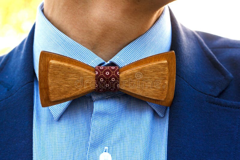 Corbata de lazo de madera imágenes de archivo libres de regalías Corbata de lazo de madera imágenes de archivo libres de regalías