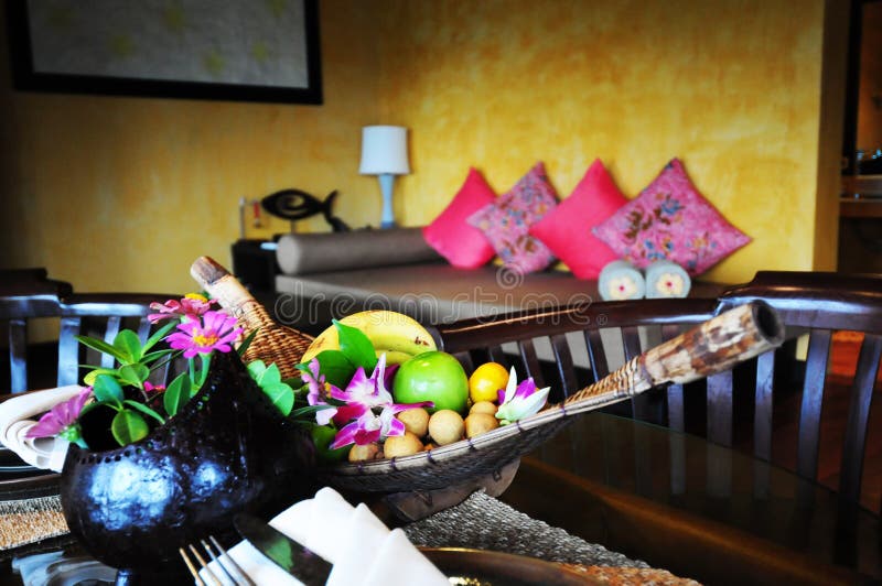 Corbeille De Fruits Dans La Chambre D'hôtel Image stock Image du