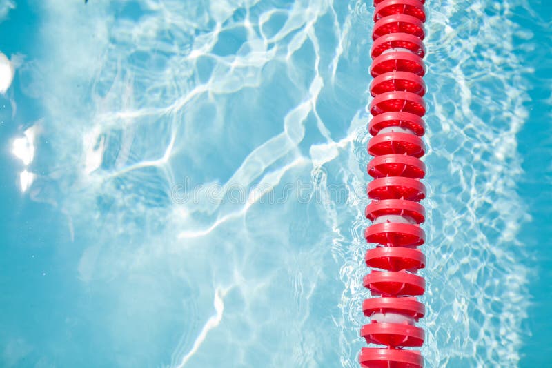 Corda del vicolo e della piscina fotografia stock libera da diritti Corda del vicolo e della piscina fotografia stock libera da diritti
