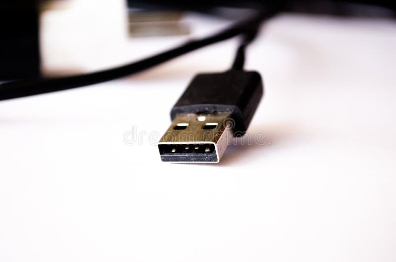 cords olik usb USB tråden Kabel för uppladdning av telefonen efterbehandling Svart kabeltelefonkabel arkivbilder cords olik usb USB tråden Kabel för uppladdning av telefonen efterbehandling Svart kabeltelefonkabel arkivbilder