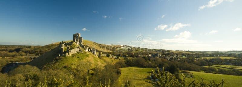 Corfe Schloss ruiniert nahe Swanage in Dorset stockbild Corfe Schloss ruiniert nahe Swanage in Dorset stockbild