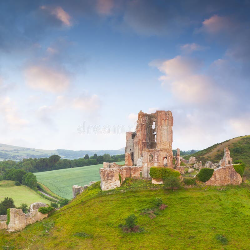 Corfe slottDorset England fyrkant arkivfoton Corfe slottDorset England fyrkant arkivfoton