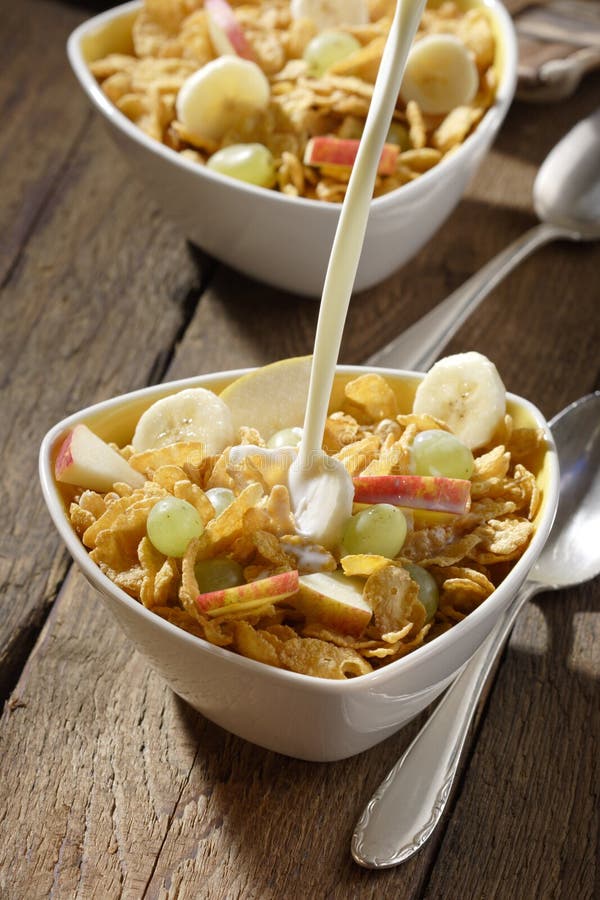 Corn Flakes With Fruits Picture. Image 3253746