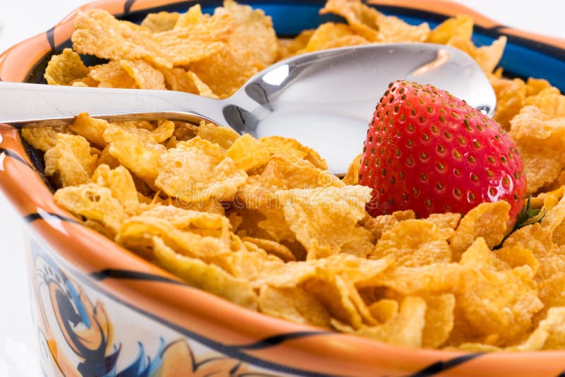 Corn Flakes Mit Erdbeeren Und Kiwi-Frucht Stockbild - Bild von essen ...