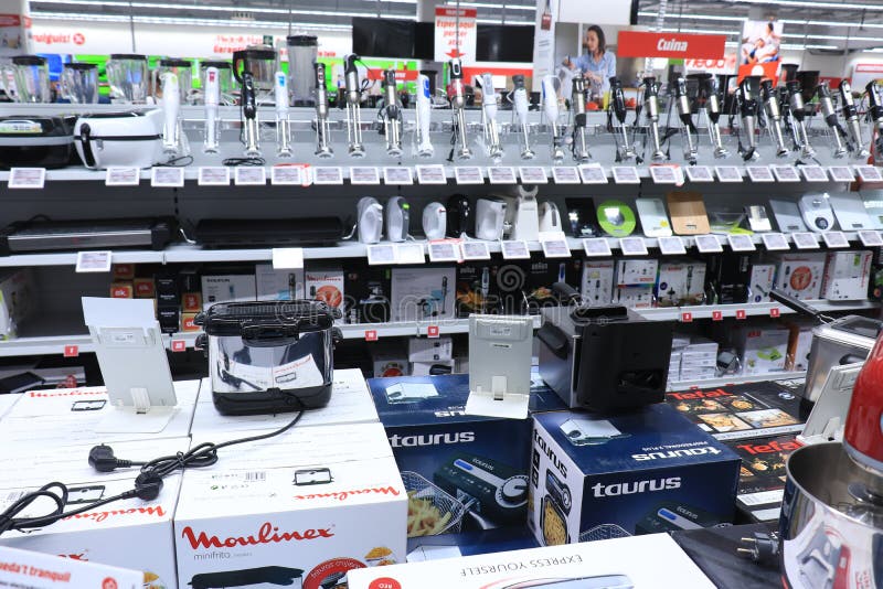 Mediamarkt é Uma Cadeia De Venda De Produtos Eletrônicos De Consumo Imagem  de Stock Editorial - Imagem de europa, fachada: 204338329