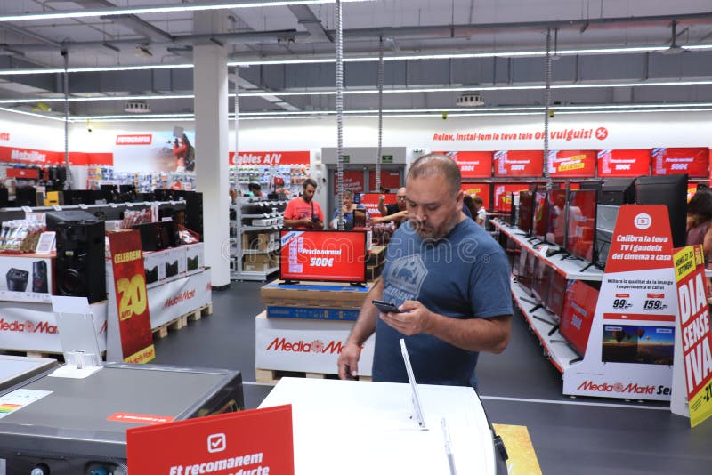 Loja de Mediamarkt foto de stock editorial. Imagem de eletrônica