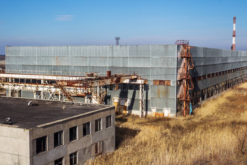 Corps d'un vieil ensemble industriel abandonné Constructi abandonné photographie stock Corps d'un vieil ensemble industriel abandonné Constructi abandonné photographie stock