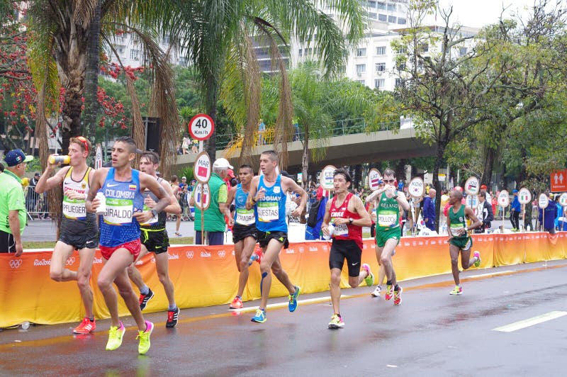 Corredores de maratón imágenes de archivo libres de regalías Corredores de maratón imágenes de archivo libres de regalías