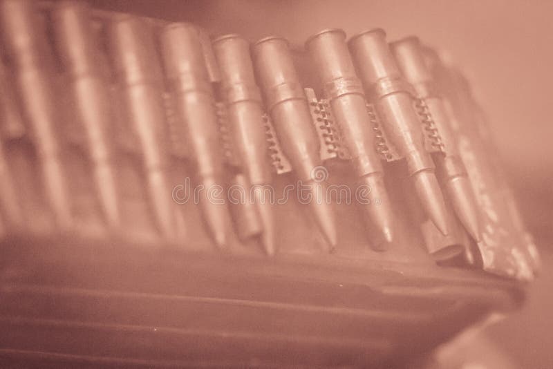 Correia velha das balas da máquina-arma do soviete RPD RPD (Ruchnoy Pulemyot D fotos de stock Correia velha das balas da máquina-arma do soviete RPD RPD (Ruchnoy Pulemyot D fotos de stock