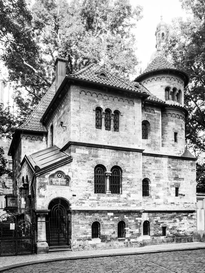 Corridoio cerimoniale vicino al cimitero di Jewis nel quarto di Josefov, Città Vecchia di Praga, repubblica Ceca fotografie stock Corridoio cerimoniale vicino al cimitero di Jewis nel quarto di Josefov, Città Vecchia di Praga, repubblica Ceca fotografie stock