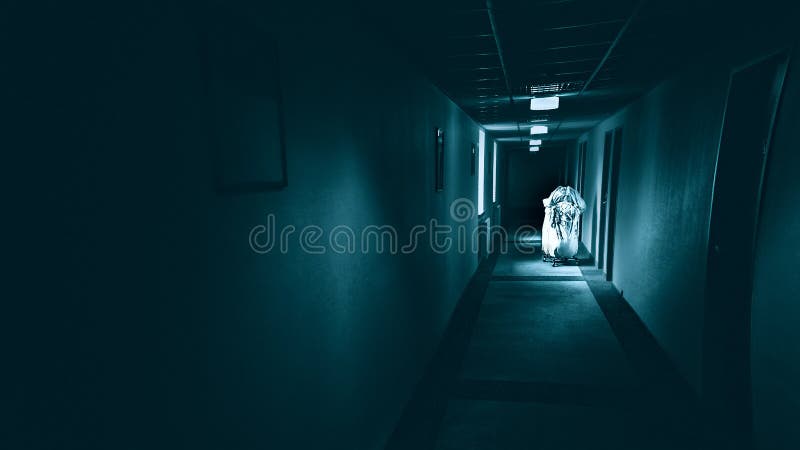 Corridoio terribile in hotel, corridoio di buio di orrore fotografie stock libere da diritti Corridoio terribile in hotel, corridoio di buio di orrore fotografie stock libere da diritti