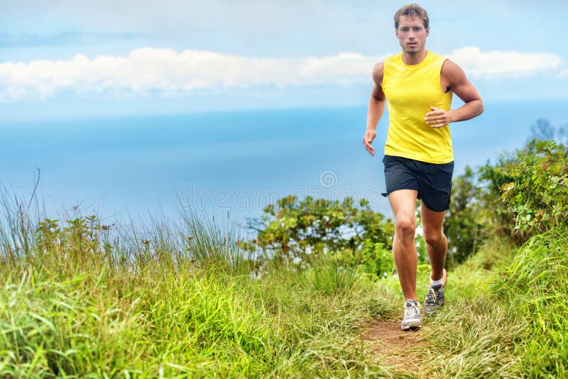 Corridore corrente dell'uomo che vive una vita sana attiva immagini stock Corridore corrente dell'uomo che vive una vita sana attiva immagini stock