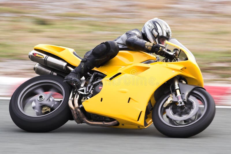 Corridore del motociclo immagini stock libere da diritti Corridore del motociclo immagini stock libere da diritti