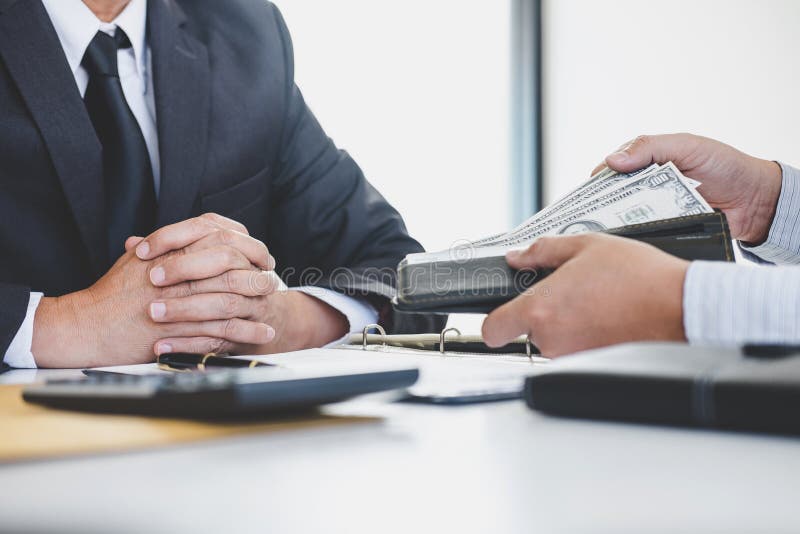 Corruption et concept de corruption, paiement illicite sous forme de billets d'un dollar, homme d'affaires donnant l'argent tout illustration libre de droits Corruption et concept de corruption, paiement illicite sous forme de billets d'un dollar, homme d'affaires donnant l'argent tout illustration libre de droits