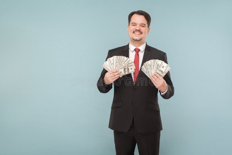 Corruzione, mafia, concetto del lavoro Uomo in vestito tenendo molto dolla fotografia stock Corruzione, mafia, concetto del lavoro Uomo in vestito tenendo molto dolla fotografia stock