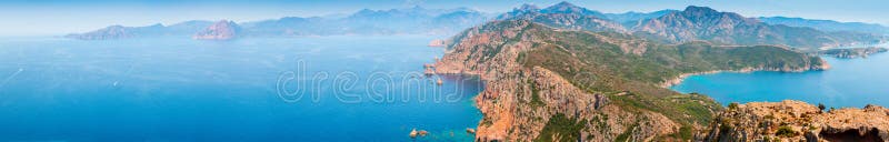corsica Toppet brett panorama- kust- landskap royaltyfria foton corsica Toppet brett panorama- kust- landskap royaltyfria foton