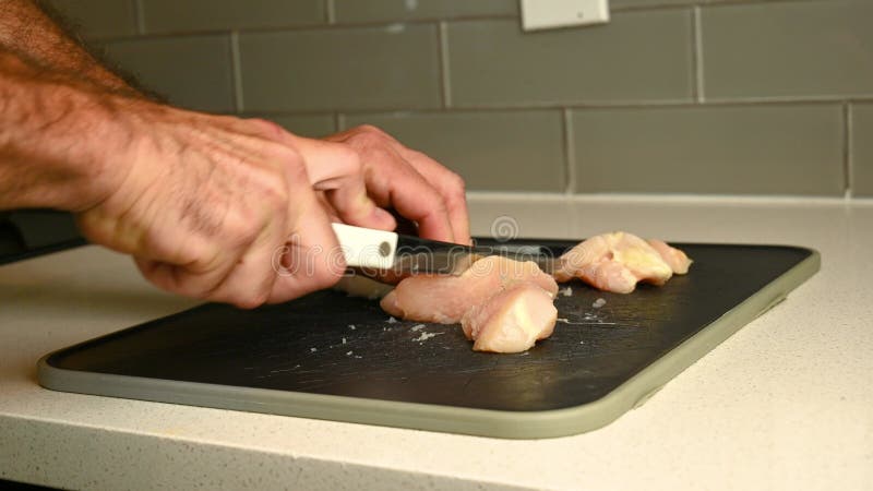 Cortar la preparación de harina de pechuga de pollo