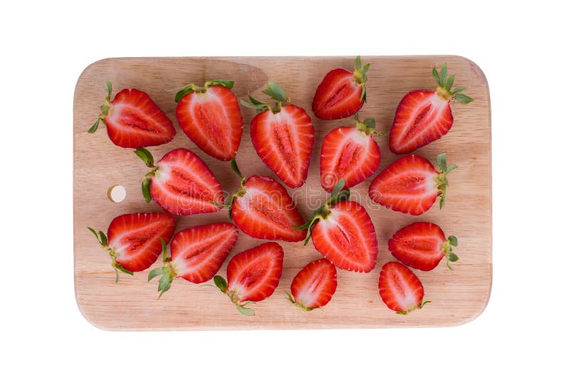 Corte das morangos em metades fotografia de stock