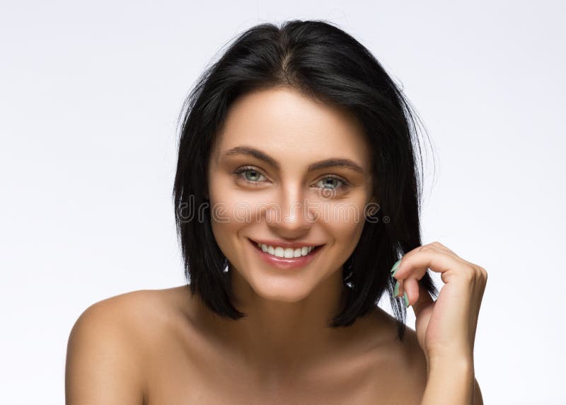 Corte de cabelo da forma hairstyle Franja à moda Adolescente com penteado curto Retrato do adolescente da beleza fotos de stock Corte de cabelo da forma hairstyle Franja à moda Adolescente com penteado curto Retrato do adolescente da beleza fotos de stock