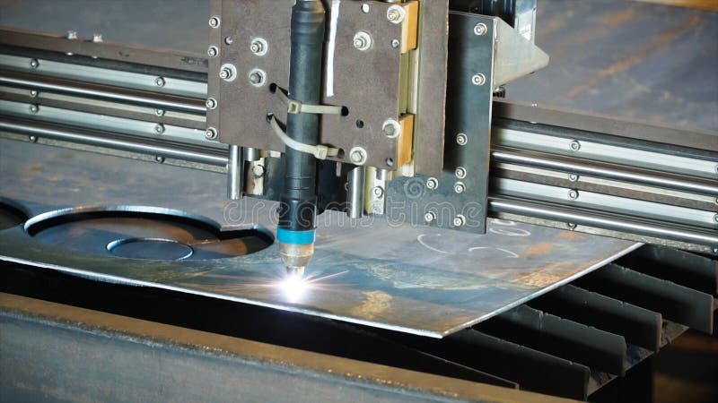 Corte de máquina industrial del plasma de la placa de metal clip Corte de gas de las placas de metal del corte Corte de la placa fotos de archivo libres de regalías Corte de máquina industrial del plasma de la placa de metal clip Corte de gas de las placas de metal del corte Corte de la placa fotos de archivo libres de regalías