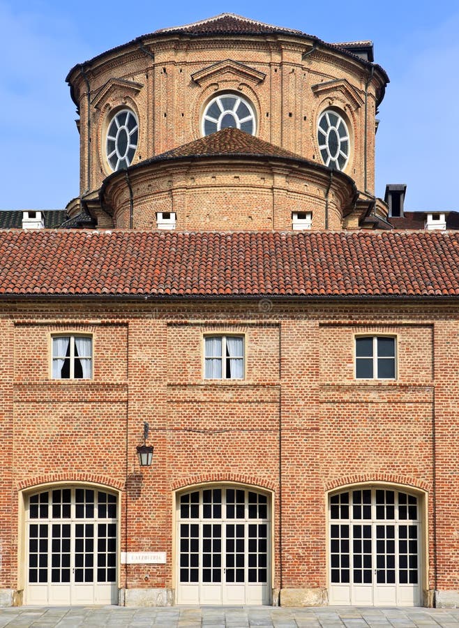 Cortile delle Carrozze von Reggia di Venaria Reale (Royal Palace) nahe Turin stockbild Cortile delle Carrozze von Reggia di Venaria Reale (Royal Palace) nahe Turin stockbild