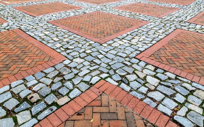 Cortile dietro la vecchia casa di corte Fredericksburg la Virginia fotografia stock libera da diritti Cortile dietro la vecchia casa di corte Fredericksburg la Virginia fotografia stock libera da diritti