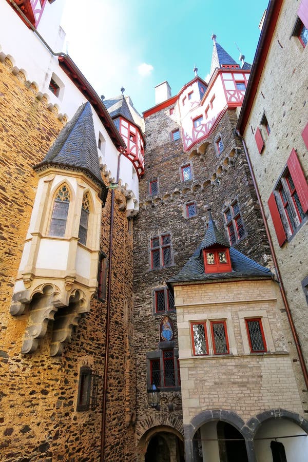 166 Burg Eltz Del Castello Foto Foto Stock Gratis E Royalty Free Da Dreamstime