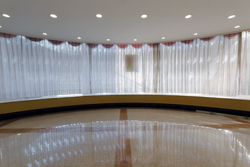 Cortinas blancas de la gasa imagen de archivo libre de regalías Cortinas blancas de la gasa imagen de archivo libre de regalías