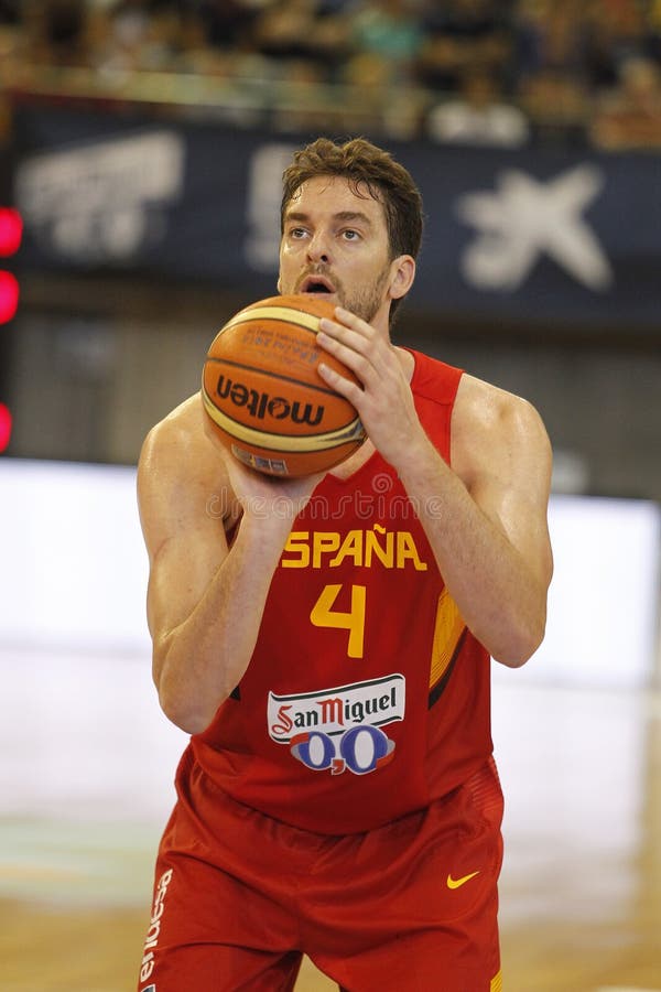 Pau Gasol shooting for the basket during the friendly basketball match between Spain and Canada