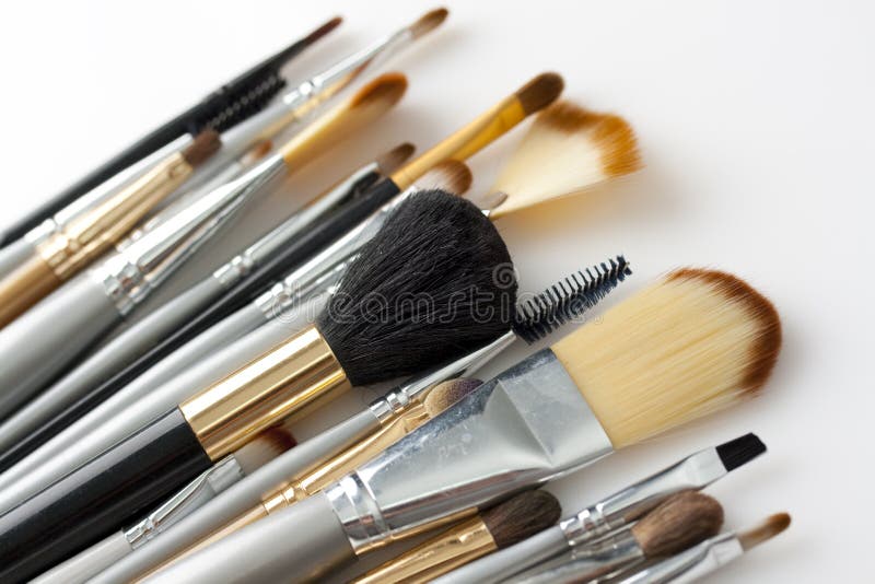 Cosmetic brushes