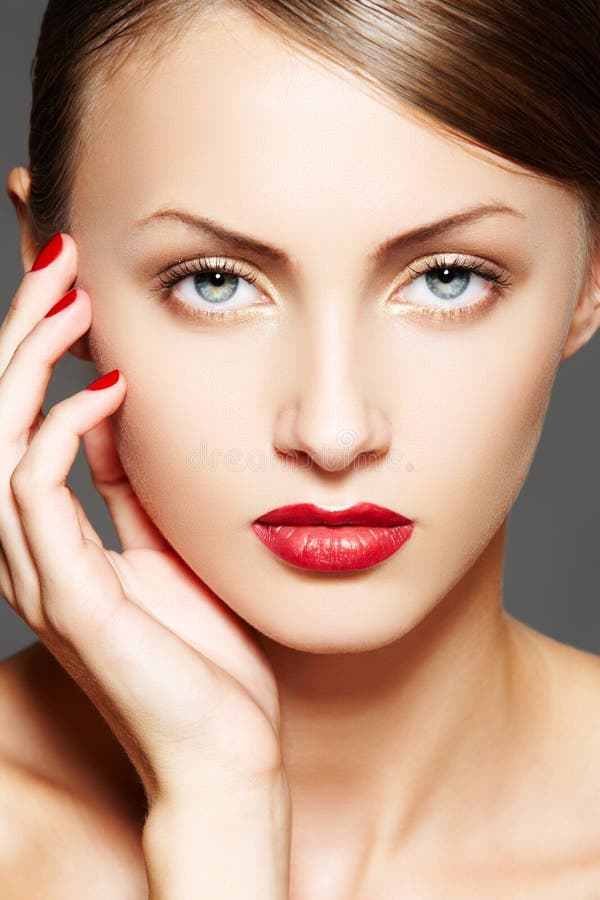 Cosmetic. Luxury woman model with glamour make-up royalty free stock photos Cosmetic. Luxury woman model with glamour make-up royalty free stock photos